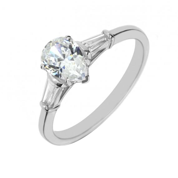 Platinring mit Diamanten