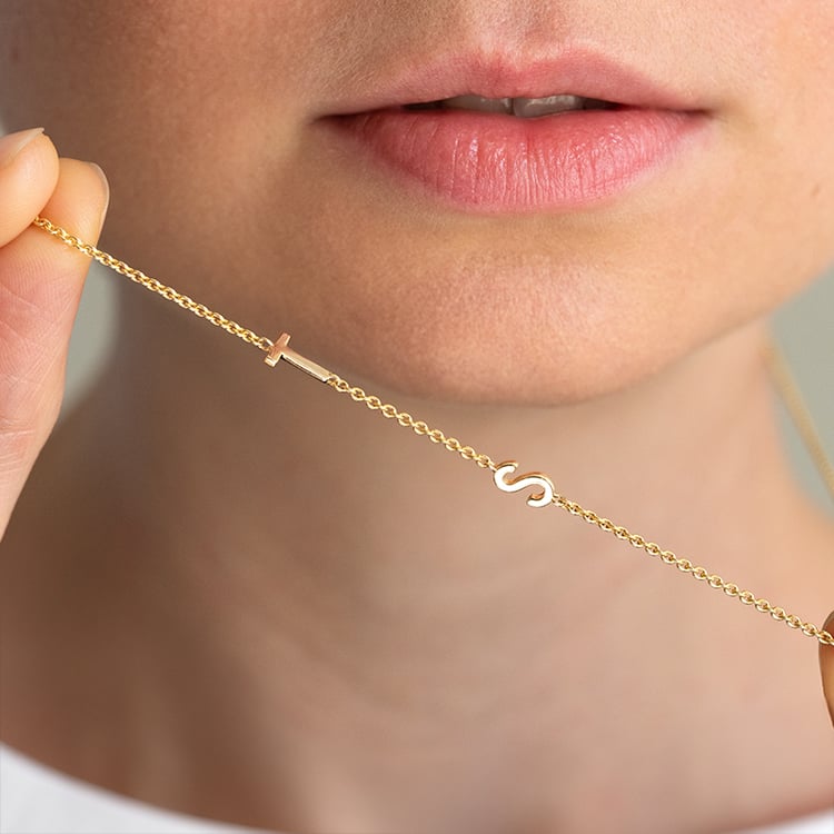 Silberne Halskette mit zwei Buchstaben Ihrer Wahl und Lab Grown Diamanten Lupe 145462