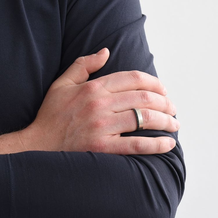 Flache Trauringe aus Carbon und Silber Suyer 165632