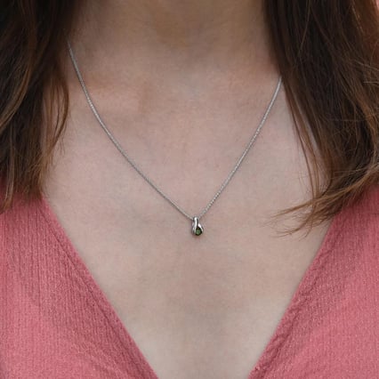 Anhänger aus Platin mit grünem Diamanten Tilda