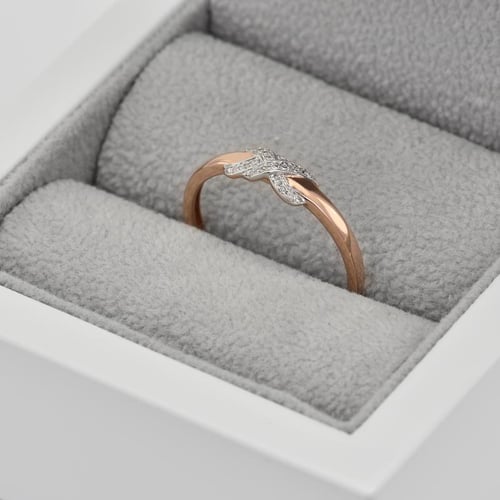 Romantischer Ring aus Gold mit Diamanten Teskala