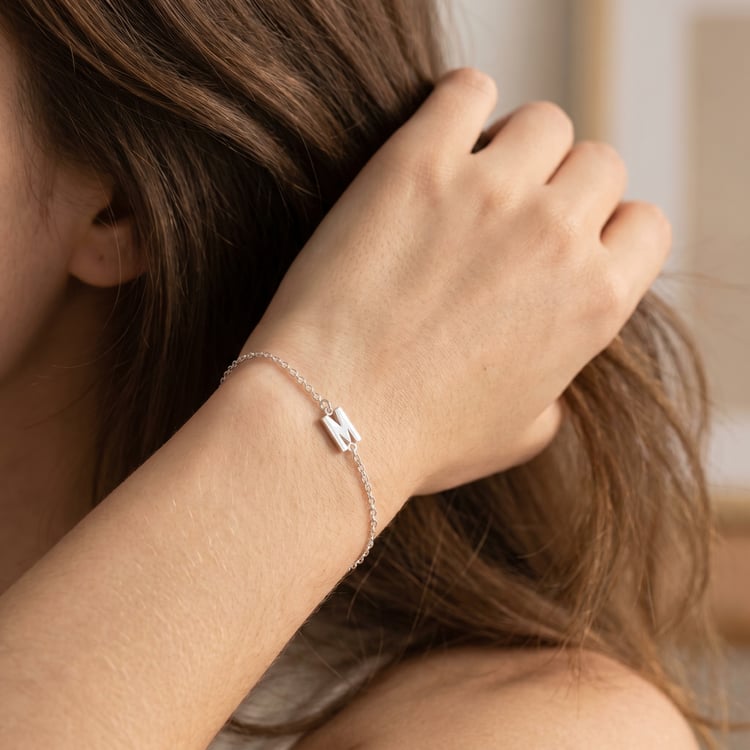 Goldenes Armband mit Buchstaben M Elinn 168611