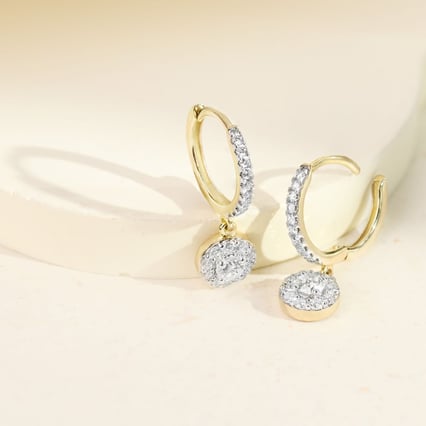 Goldene runde Ohrringe mit 0.13ct Lab Grown Diamanten Madhu