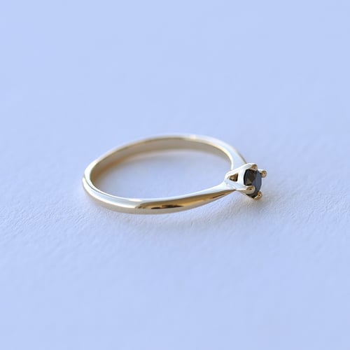 Verlobungsring mit schwarzem Diamanten Sevati