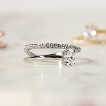 Unkonventioneller Verlobungsring mit Lab Grown Diamanten Lori