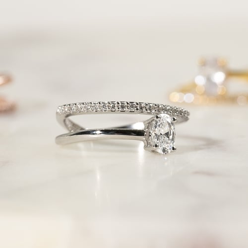 Unkonventioneller Verlobungsring mit Lab Grown Diamanten Lori