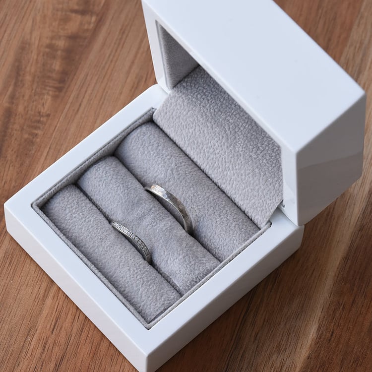 Geschmiedete Eheringe in Gold mit Diamanten Neziah 71629