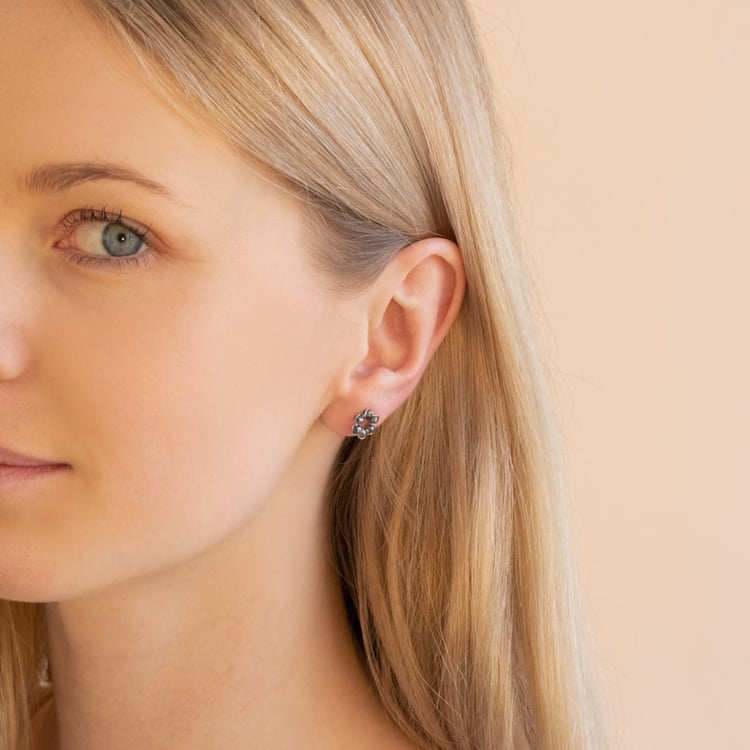 Ohrringe in Blumenform mit Salt and Pepper Diamanten Silva 101058