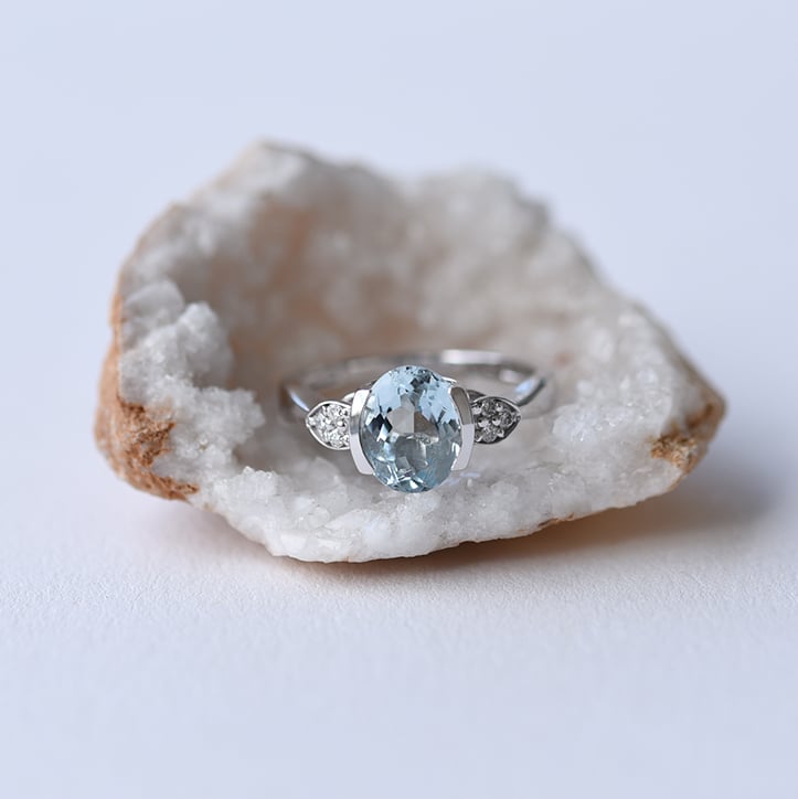 Ring mit Aquamarin und Diamanten Dilte 61888