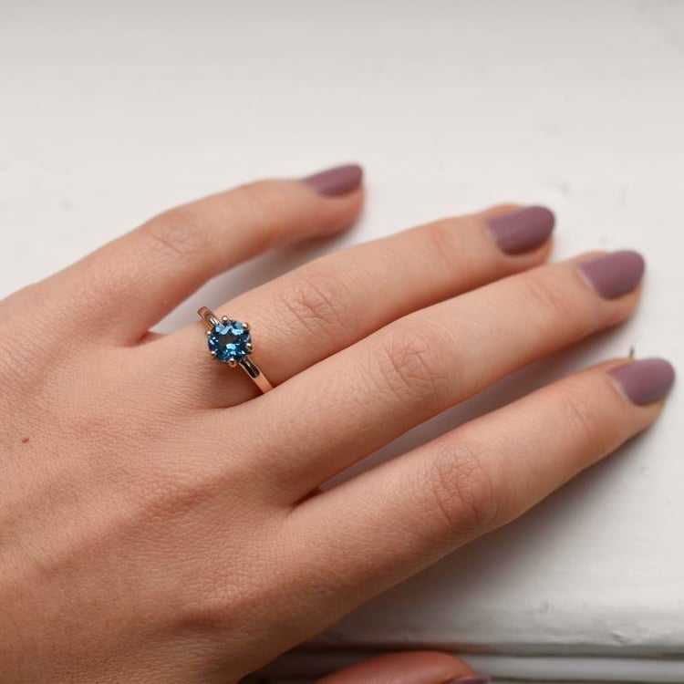 Verlobungsring mit blauem Topas 106890