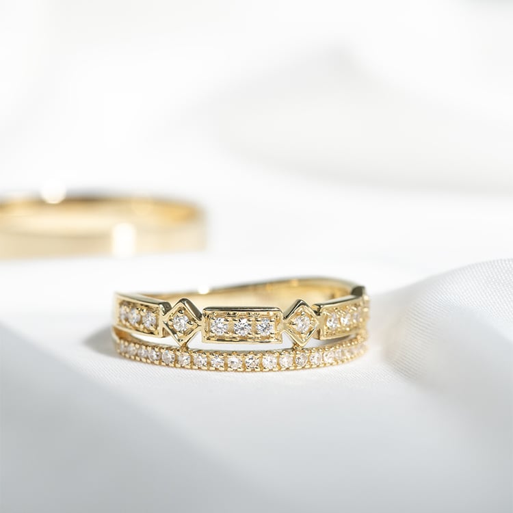 Eheringe aus Eternity-Ring mit Lab Grown Diamanten und einem breiten flachen Ring Ward 128650