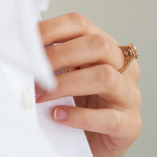 Eleganter Verlobungsring aus Gold mit Moissanit Jody