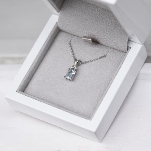 Goldanhänger mit Aquamarin und Diamanten Deandra
