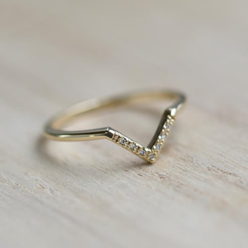 Goldener Ring mit Diamanten Bebeha