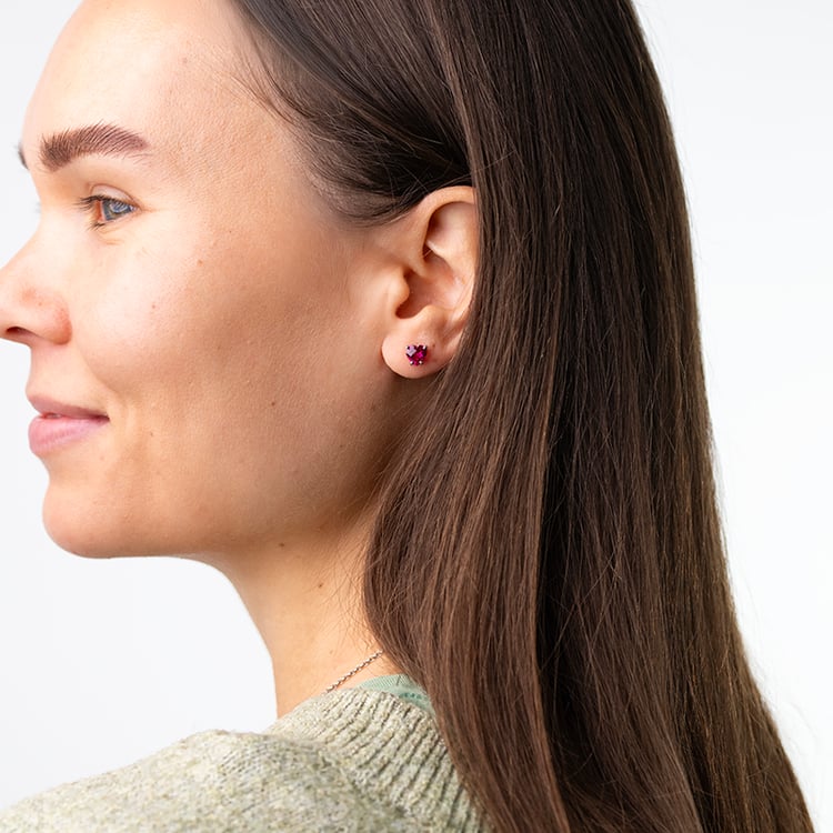 Traumhafte Ohrstecker aus 585 Gold mit Rubinen in Herzform Kaciah 147467