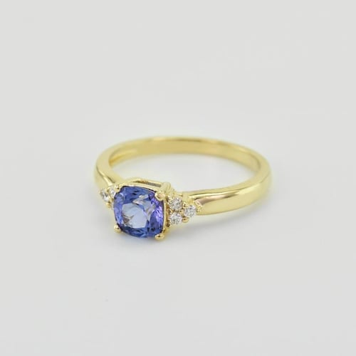 Goldener Ring mit Tansanit und Diamanten Essa