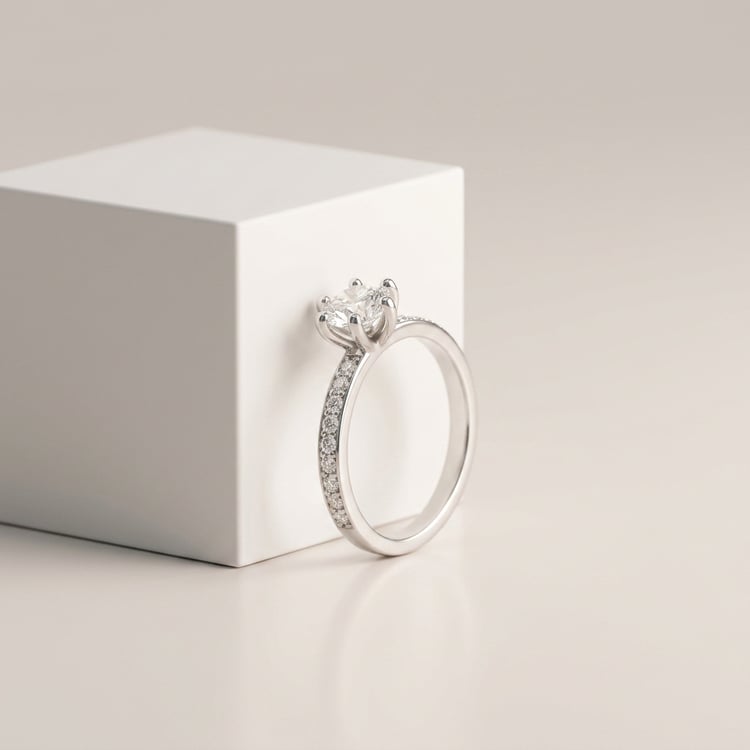 Silberner Ring mit Moissaniten Vanan 168721