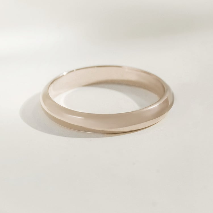 Abgerundete Eheringe aus Gold in der Farbe Hazelnut Ebie 166279