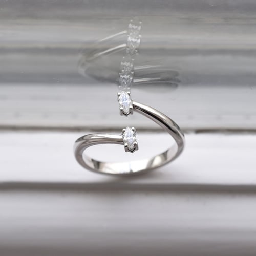 Ungewöhnlicher Ring aus Gold Alik