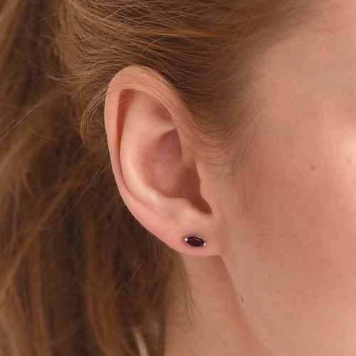 Minimalistische Silberohrringe mit Granaten Andine