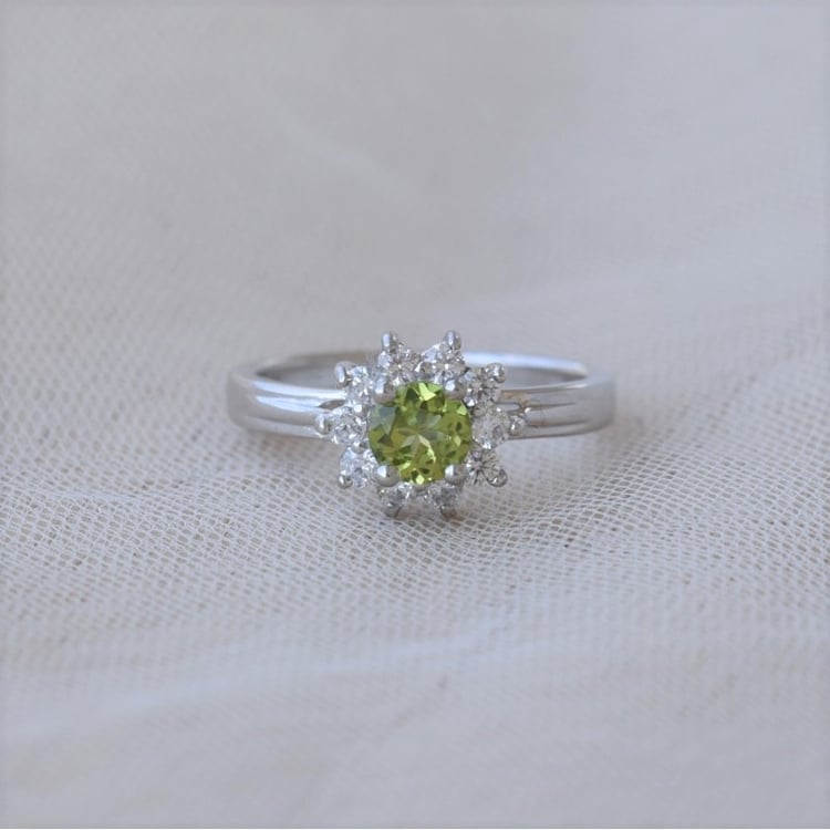 Silberring mit Olivin und Zirkonia Mito 65860