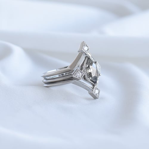Originelles Ringset mit Salt and Pepper Diamanten Ural