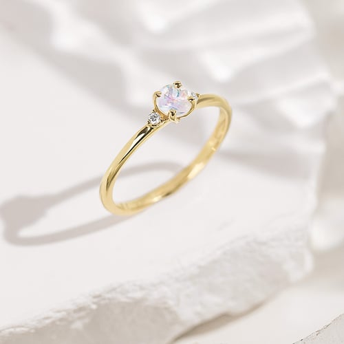 Goldener Verlobungsring mit Mondstein und Diamanten Hye