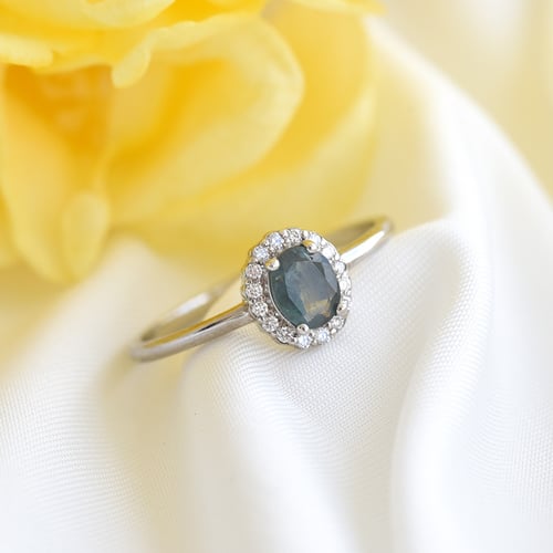 Halo-Ring mit Alexandrit und seitlichen Diamanten Avis