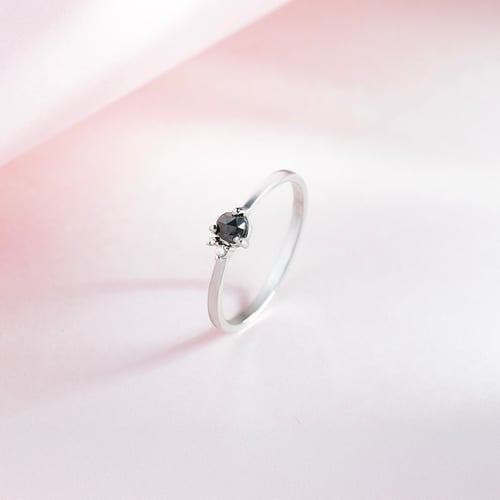 Zarter Ring mit Salt and Pepper Diamant Marine