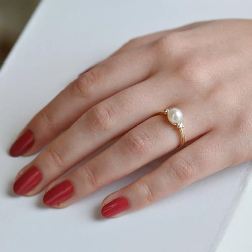 Goldring mit Perlen umgeben von Diamanten Nivrutti