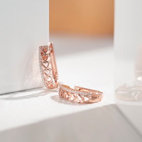 Runde Ohrringe mit Diamanten und Herzen Luba