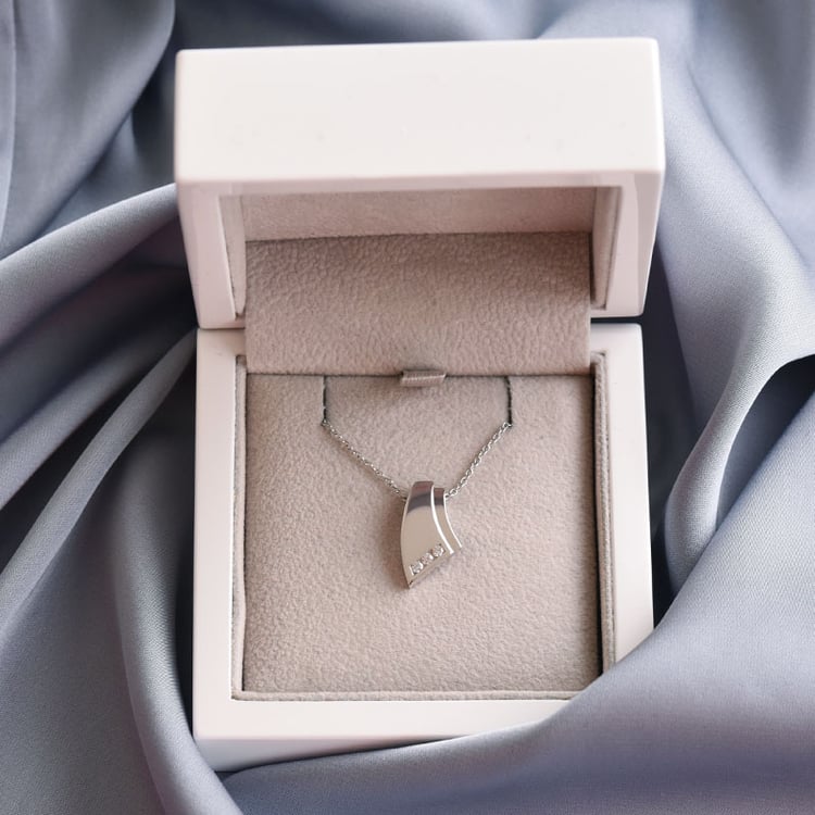 Goldener Anhänger mit drei Diamanten Kevin 78393