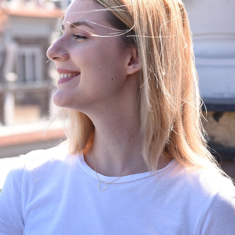 Goldene Halskette in minimalistischer Form Karma 71895