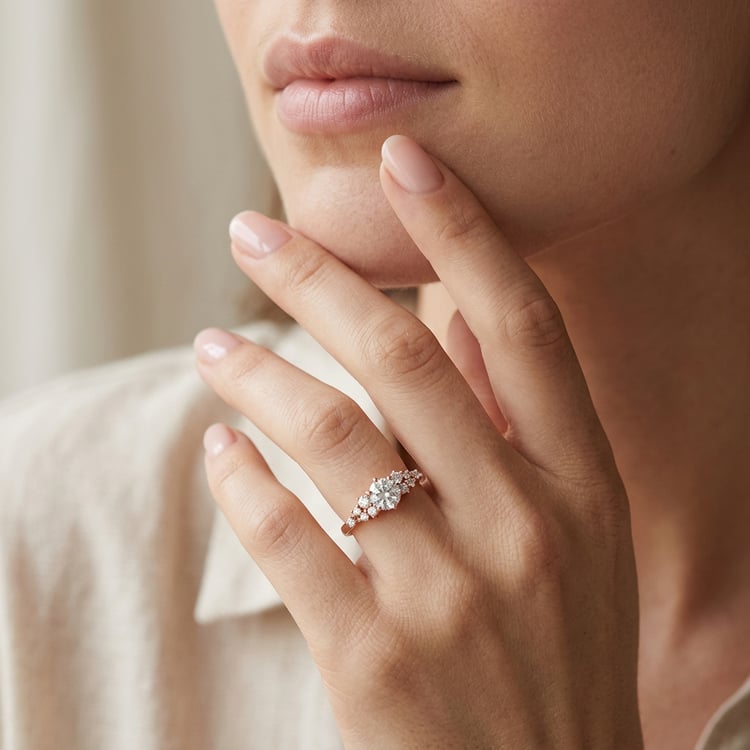 Romantischer Verlobungsring mit Diamanten Donell 169098