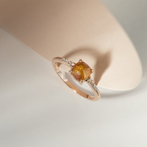 Ring mit einem Salt and Pepper Diamanten und Lab Grown Diamanten Korey