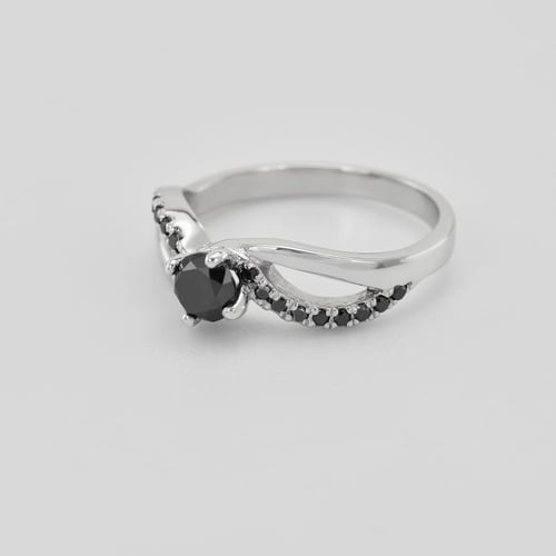 Verlobungsring mit schwarzen Diamanten Ewie
