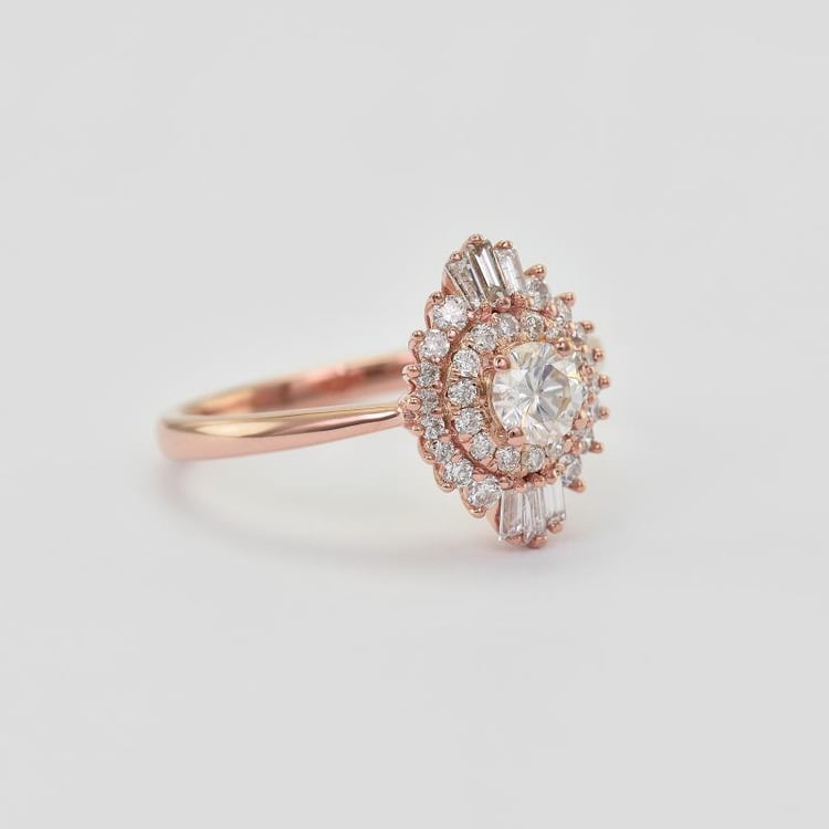 Einzigartiger Verlobungsring aus Gold mit Moissanit und lab-grown Diamanten Deizy 24444