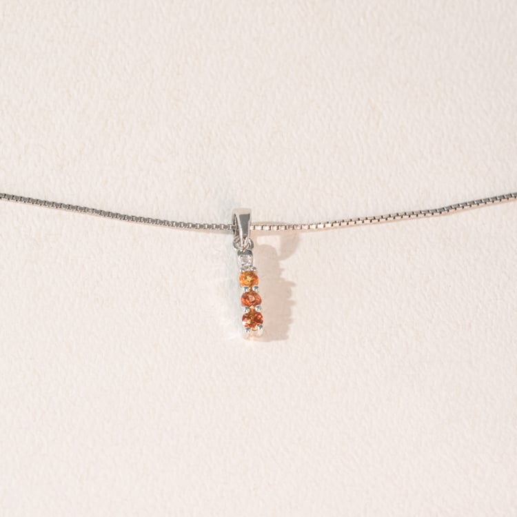 Zarter silberner Anhänger mit orangefarbenen Saphiren Freesia 101031