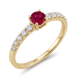 Silberring mit Rubin und seitlichen Lab Grown Diamanten Tyla