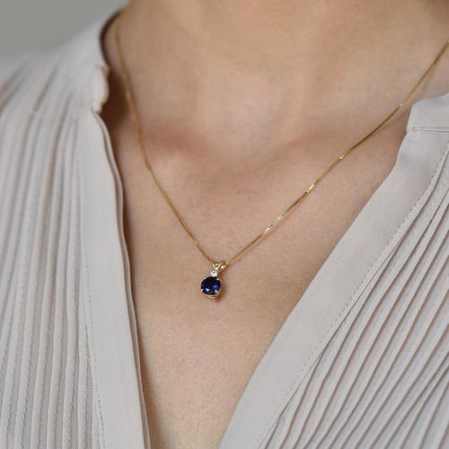 Saphir-Anhänger aus Gold mit Diamanten Emolyna