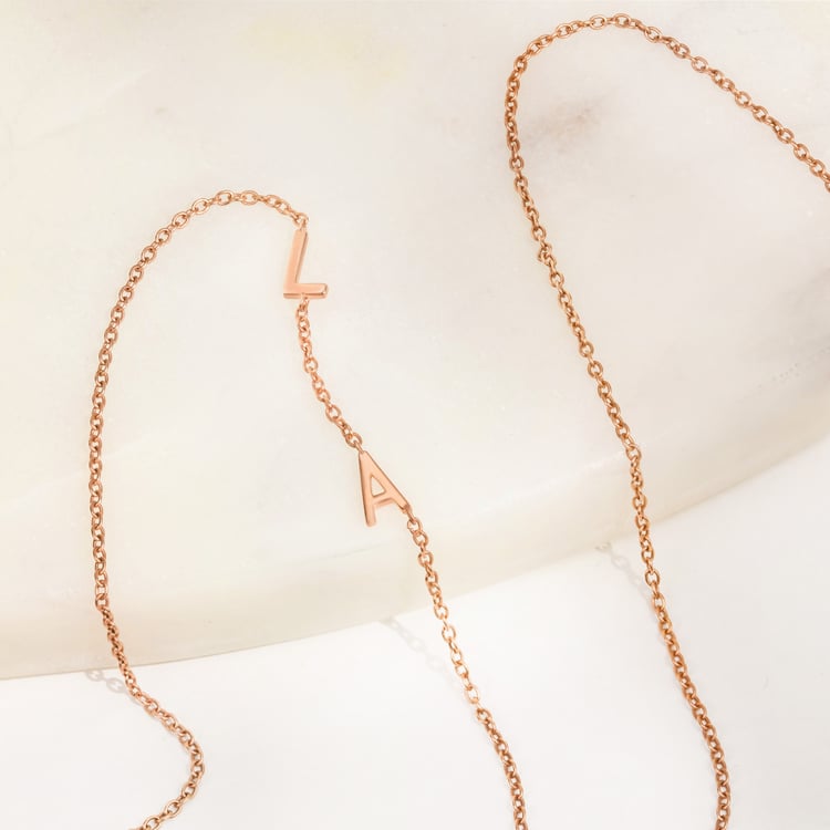 Personalisierte Halskette mit 2 Buchstaben Ihrer Wahl Lupe 165076