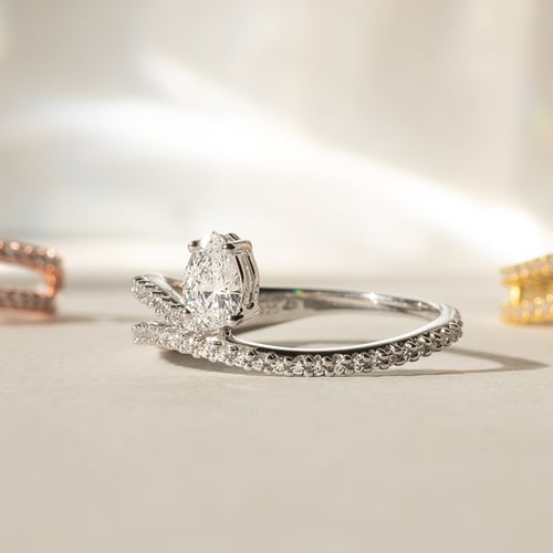 Unkonventioneller Verlobungsring mit Diamanten Reptie