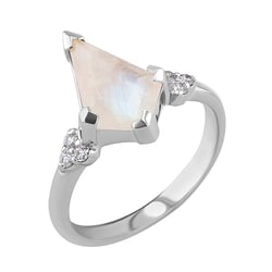 Einzigartiger Ring mit einem Mondstein Kettil