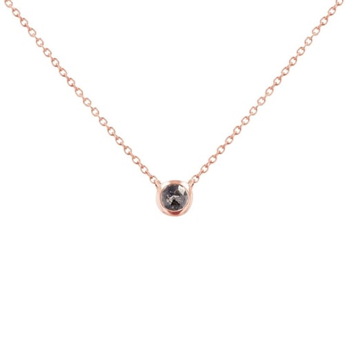 Minimalistische Kette mit Anhänger mit einem Salt and Pepper Diamanten Glosie