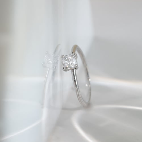Verlobungsring mit einem Diamanten in Kissenform Macey