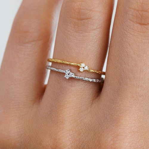 Silberner Ring mit Diamanten im Hammerschlag-Design Milan