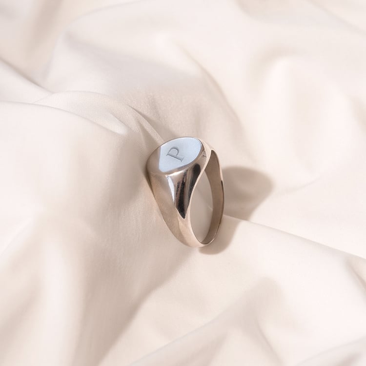 Ring mit eingraviertem Buchstaben Khloe 102116