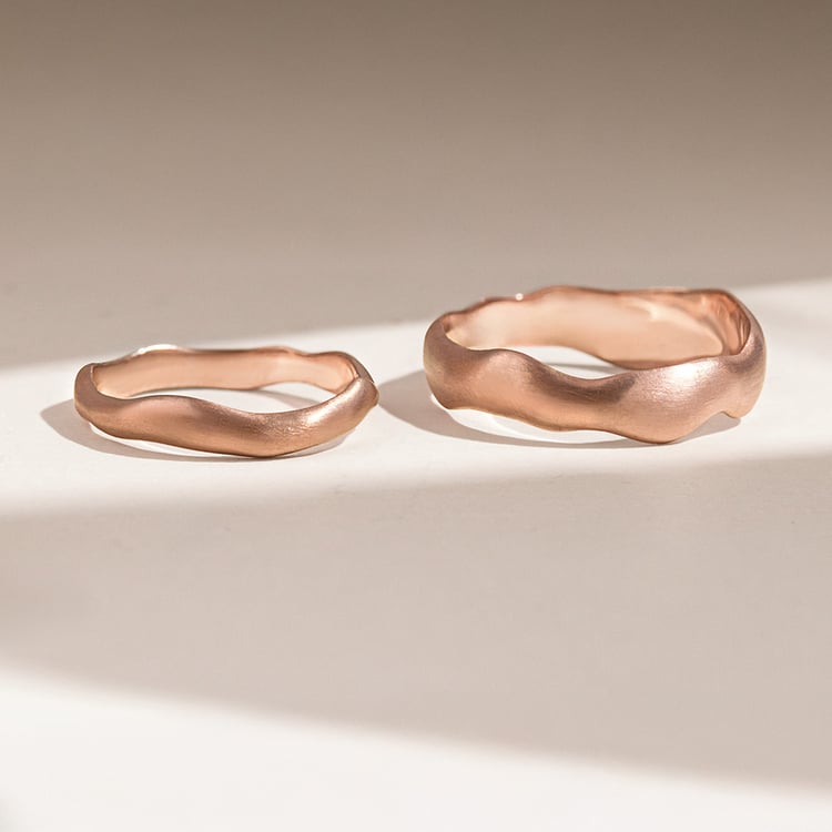 Glänzende Eheringe aus Gold 156328