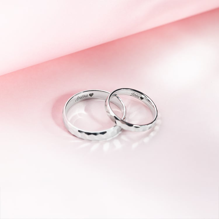 Goldene Eheringe mit Hammerschlag-Motiv Laurita 150245