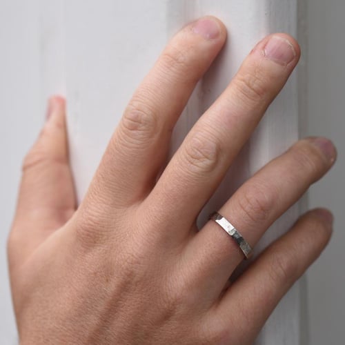 Gehämmerte Trauringe mit mit Emaille Herz und Diamanten Telanie